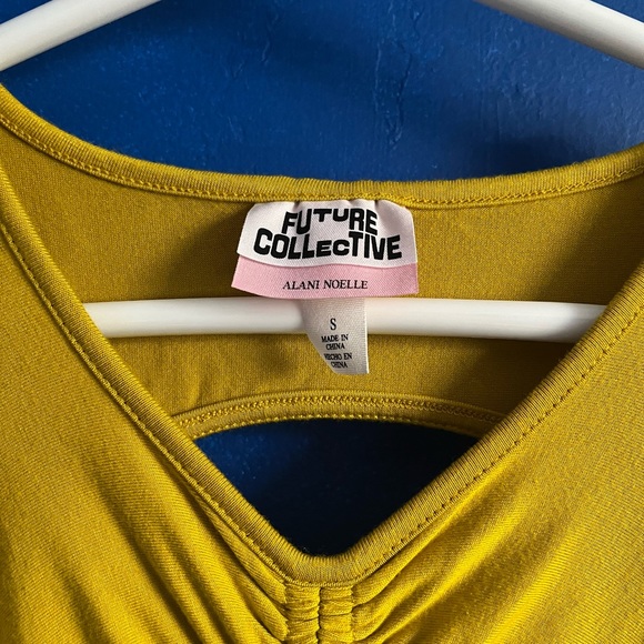 Dress - Picture 1 of 4